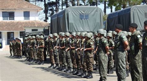 Oficial General visita a 11ª Bateria de Artilharia Antiaérea