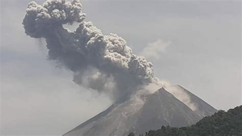 Gunung Merapi Erupsi