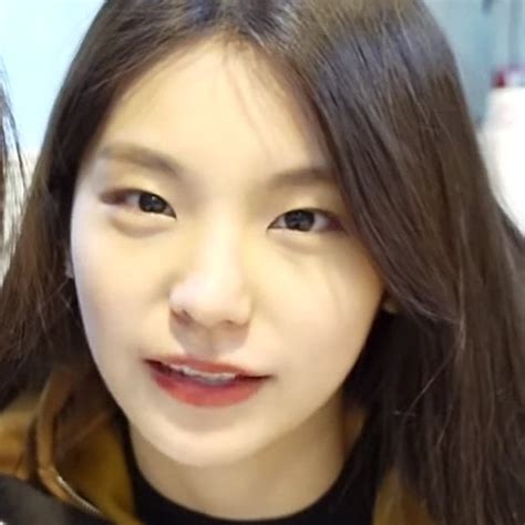 Female Kpop Idols Who Showed Off Their Bareface Confidently No