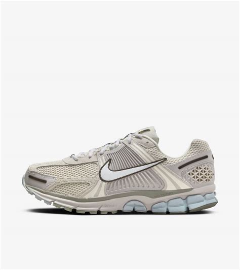 Zoom Vomero 5 'Light Orewood Brown' (FZ3653-104) release date. Nike SNKRS