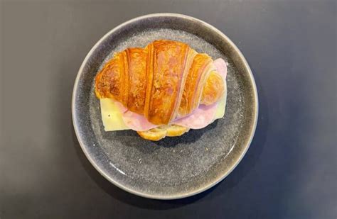 Bestill Croissant Med Ost Og Skinke Majas Bakeri