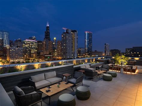 Best Rooftops In Chicago Couples Experience