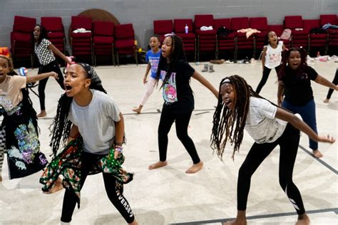 Vitendo4africa Offers Dance Therapy To African Girls In St Louis Stlpr