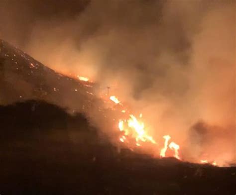 Guida Per Ore Lautobotte Nel Rogo Di Jerzu Con Un Caldo Infernale