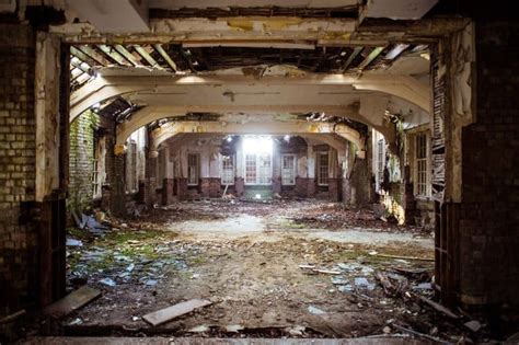 11 Real Insane Asylum Pictures Sure To Give You A Fright