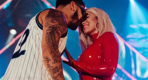 Karol G fue sorprendida por Anuel AA en pleno show Cuál fue la