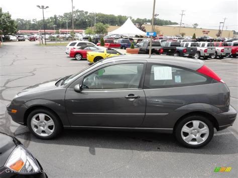 2005 Liquid Grey Metallic Ford Focus ZX3 S Coupe 50768842 Photo 4