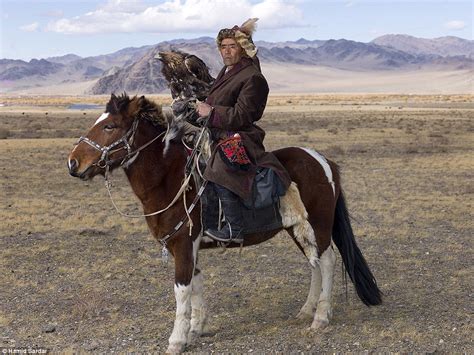 Incredible Photographs Show Nomadic People In Central Asia Daily Mail