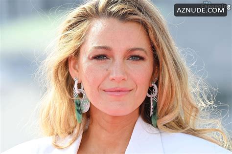 Blake Lively Sexy Flaunts Her Hot Boobs At It Ends With Us Event In London Aznude