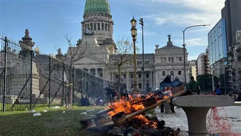 Incidentes Afuera Del Congreso Tras La Confirmaci N Del Veto A La