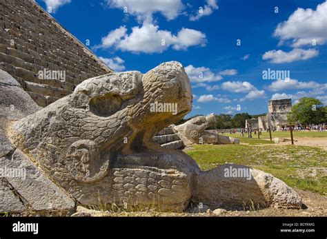 Pyramid Of Kukulkan The Castle Mayan Ruins Of Chichen Itza Mayan