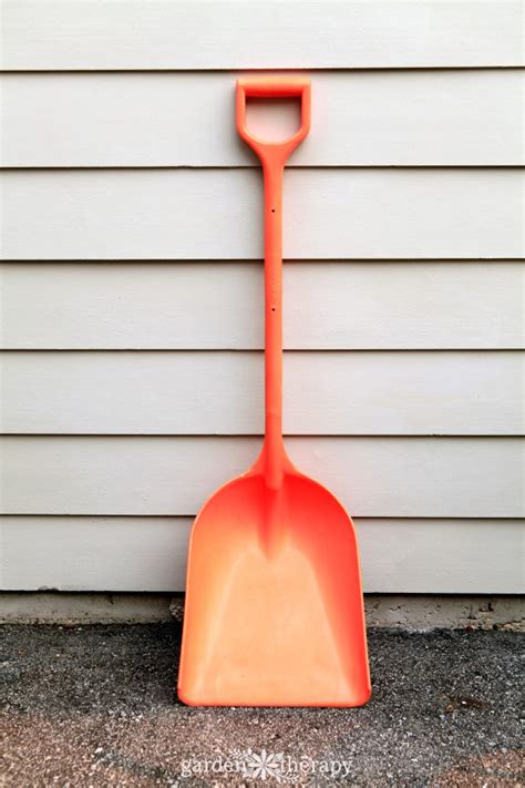 The Home Gardeners Guide To Shovels And Spades Garden Therapy