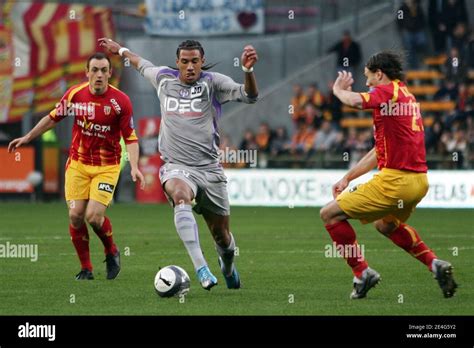 Lens Sebastien Roudet L And Nenad Kovacevic Fights For The Ball With