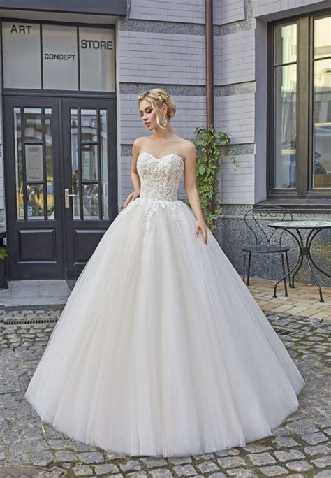 31 Best Princess Wedding Dresses In 2021 Royal Wedding