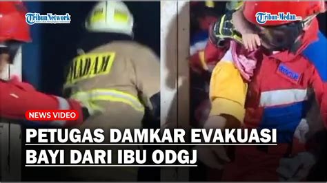 Viral Moment Dramatis Damkar Evakuasi Bayi Dari Ibu Odgj Sempat Ngamuk