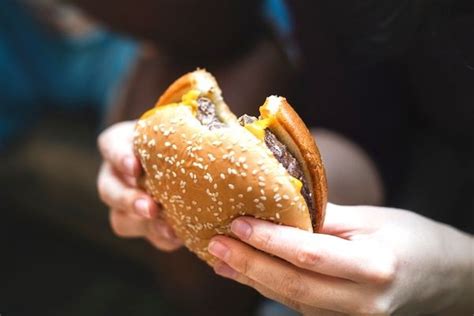 焼き魚、ハンバーガー、とうもろこし 正しい食べ方 綺麗な食べ方 意外な食べ方