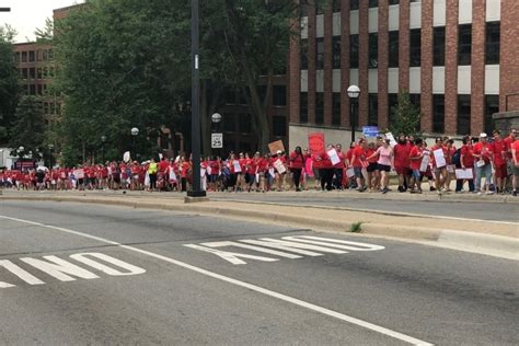 Michigan Medicine Nurses To Vote On Potential Strike As Contract Negotiations Continue