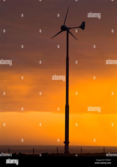 Dh Wind Turbine Uk Sunset Wind Turbine Silhouette Windturbine Uk Stock