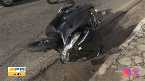 Colis O Entre Motocicleta E Carro Deixa Tr Nsito Lento Na Avenida Rui