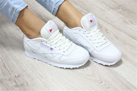 Купить женские Reebok Classic белого цвета в шоуруме СПб