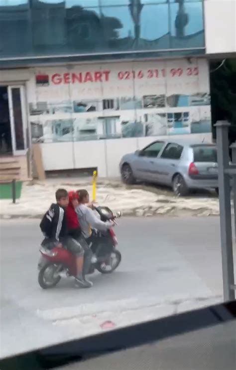 Tehlikeli Yolculuk Ocu Un Motosiklete Bindi I Anlar Kamerada