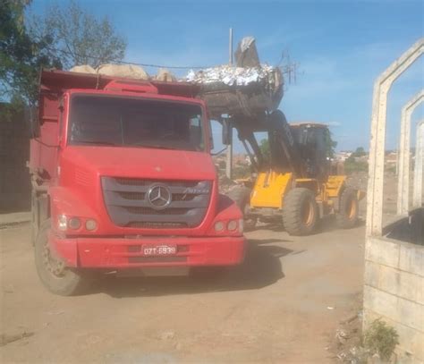 Prefeitura Recolhe Toneladas De Lixo E Entulho No Bairro Alterosa