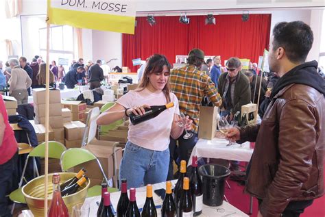 Saint Julien l Ars la foule pour les 32 producteurs présents au salon