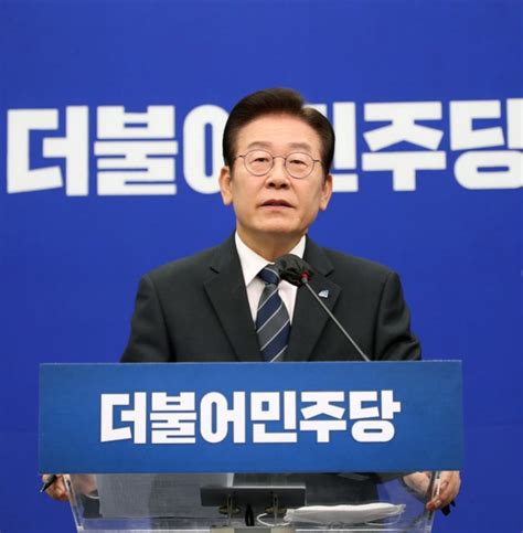 이재명 전 비서실장 빈소 찾아유서 관련해 묵묵부답