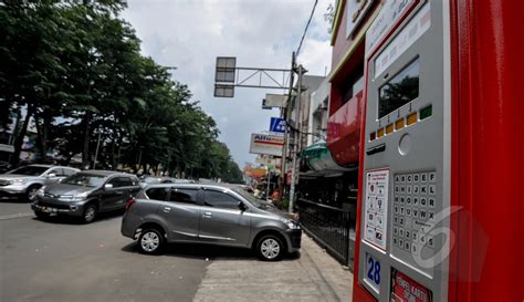 Parkir Meter Di Boulevard Raya Kelapa Gading Mulai Beroperasi Foto