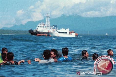 Kapal Nelayan Karam Diterjang Badai Di Aceh Selatan Dua Selamat