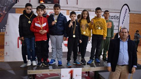 Más de un millar de escolares reciben las medallas de los torneos