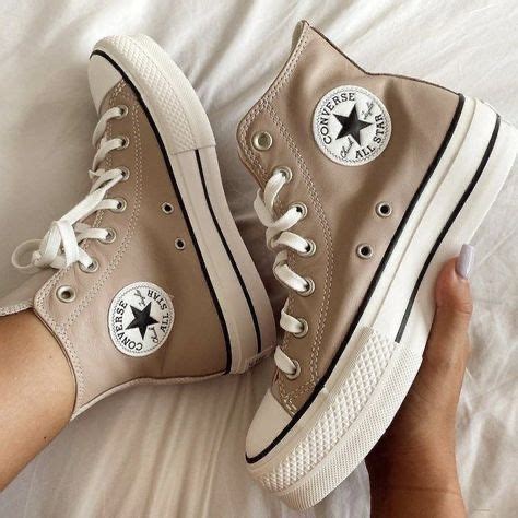 Pin By Caroline Olivia On Pumped Up Kicks Trendy Shoes Sneakers