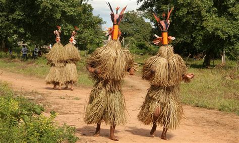 Indígenas fazem ritual para celebrar passagem da infância para a vida