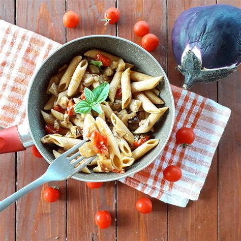 Pasta Spadellata Con Melanzane E Pomodorini Cucinato E Mangiato