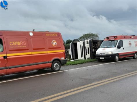 Duas Pessoas Ficam Feridas Em Tombamento De Carreta Na BR 285 Lagoa