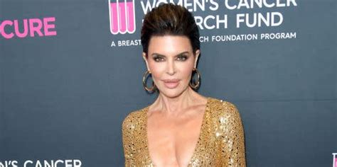 Lisa Rinna Poses Completely Nude At In Mirror Selfie Celebrate It