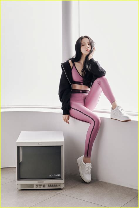 Blackpink S Jisoo Is The Face Of Alo Yoga S Spring Campaign