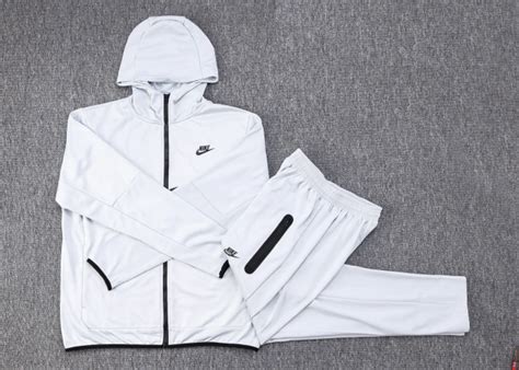 Conjunto Nike Sportswear Tech Fleece Branco