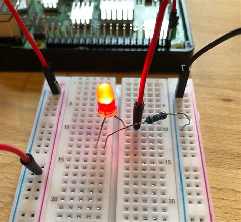 How To Make A Led Circuit On Breadboard