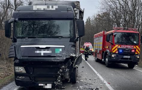 Camion condus de un tânăr de 25 de ani din Prahova implicat într un