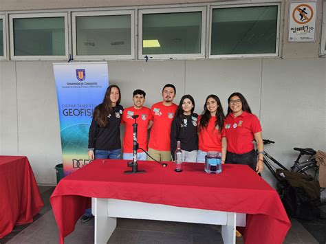 Estudiantes de Geofísica participaron en Feria GeoCientífica en