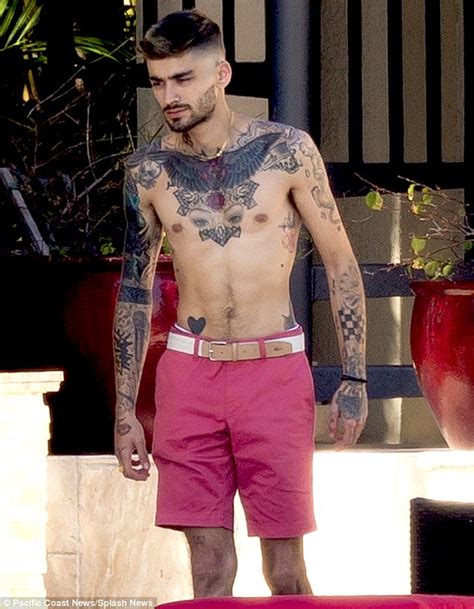 Shirtless Zayn Malik exhibits chest tattoo of ex Gigi Hadid's eyes ...