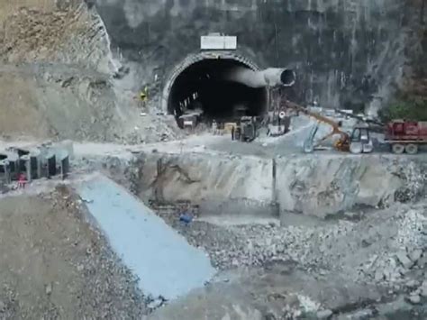 Silkyara Tunnel Accident 8 दिन से सुरंग में फंसे 41 श्रमिकों को