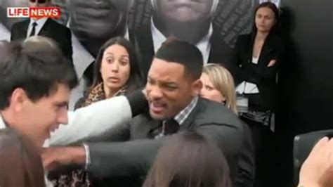 Will Smith Slaps Kiss Happy Reporter At Moscow Premiere Of ‘men In