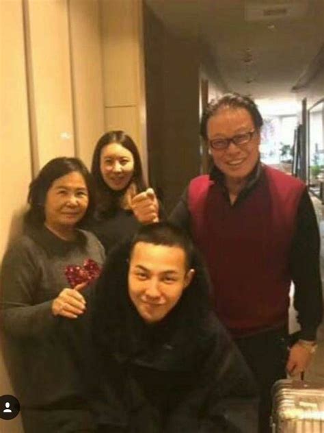 Gd and his family before he enlisted | G dragon, G dragon cute, Dragon ...
