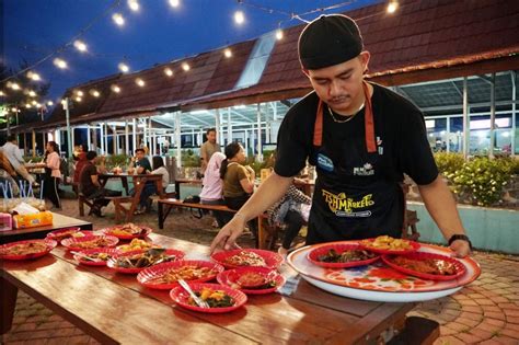 Selama Ramadan Kuliner Seafood Kampung Mandar Di Banyuwangi Alami