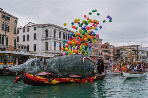 In Venice, Carnival Is a Visual Feast of 18th-Century Splendor - Atlas ...