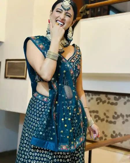 Shweta Mahara Top 20 Hot Pics And Photo