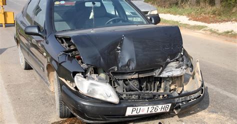 Sudar Automobila I Kombija Na Ulazu U Veli Maj Parentium Nezavisni