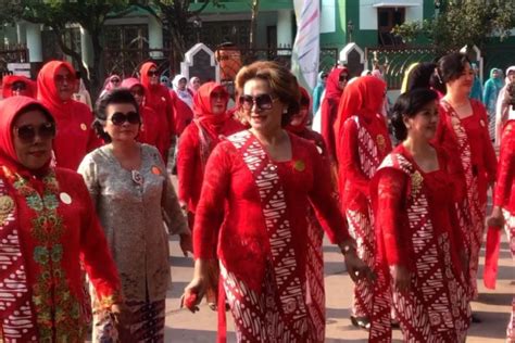 Senam Berbusana Batik Ramaikan HBN 2023 ANTARA News